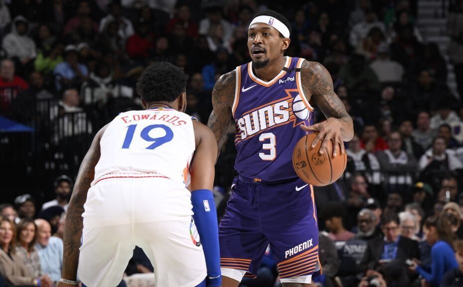 Bradley Beal scores 25 off bench, says Suns mum on trade talk